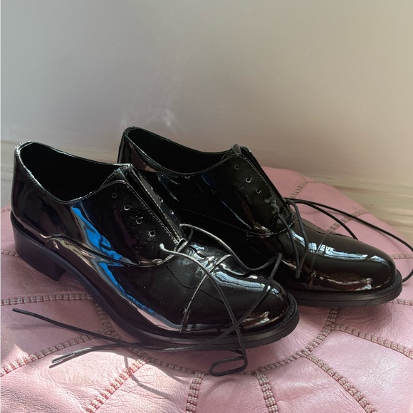 La CANADIENNE Black Patent Leather Shoes - Picture 1 of 5